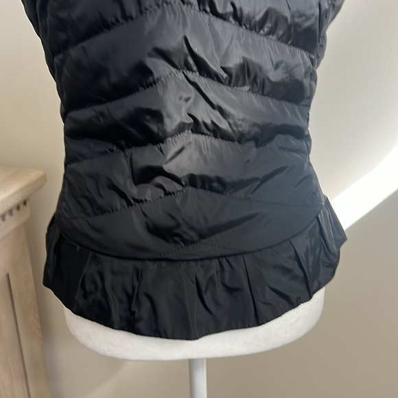 Women’s White House Black Market black puffer vest size XXS - Picture 5 of 9
